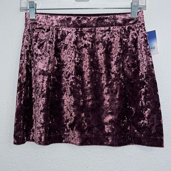 NWOT Crushed Velvet Mini Skirt in Purple - Picture 2 of 5